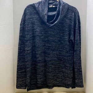 Gap  black/white cowl neck shirt Size L